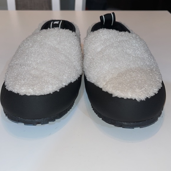 New P448 Laby Women's Ivory Faux Fur Slip-On Platform Sneakers Sz 37 Cozy Sherpa - Picture 4 of 6